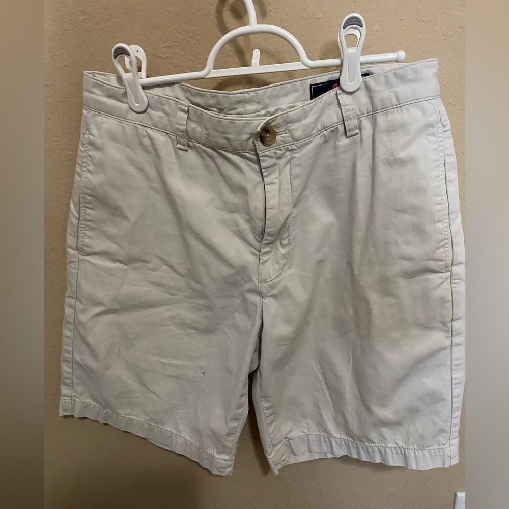 *VINEYARD VINES SHORTS SIZE 30*